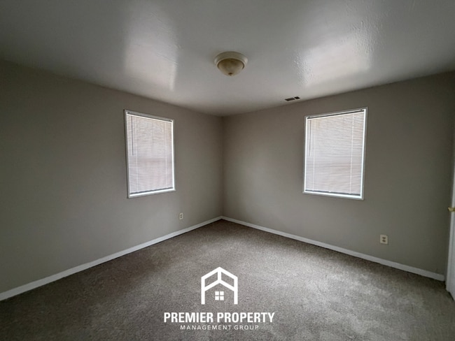 Building Photo - Cozy 3BR Memphis Home with Fenced Yard, Bright Living Space & Convenient Layout