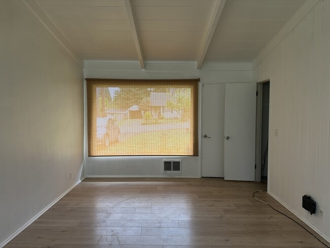 Building Photo - 18015 Sunnyside Ave N