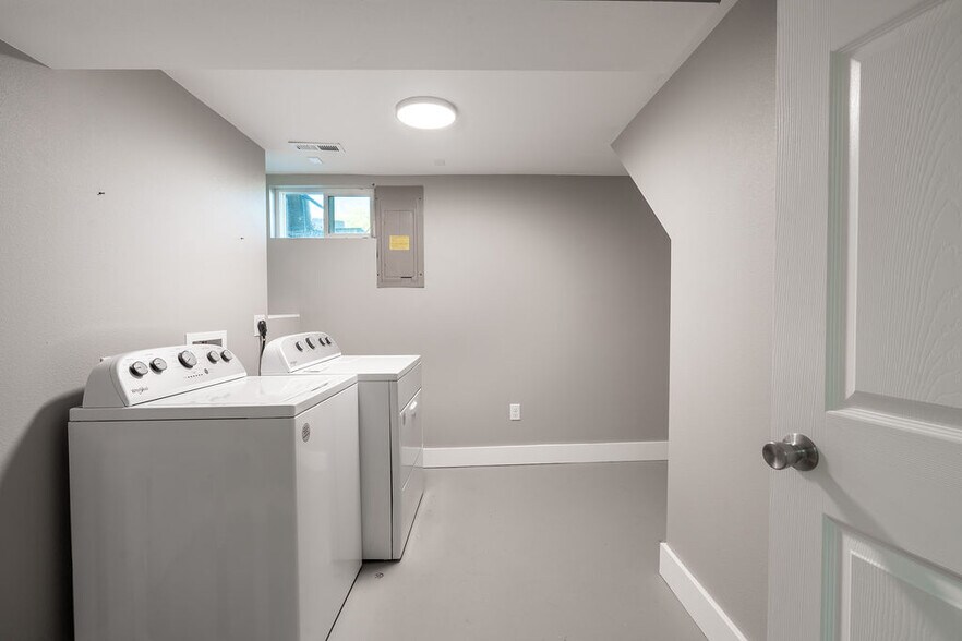 Building Photo - 2508 N Sycamore St