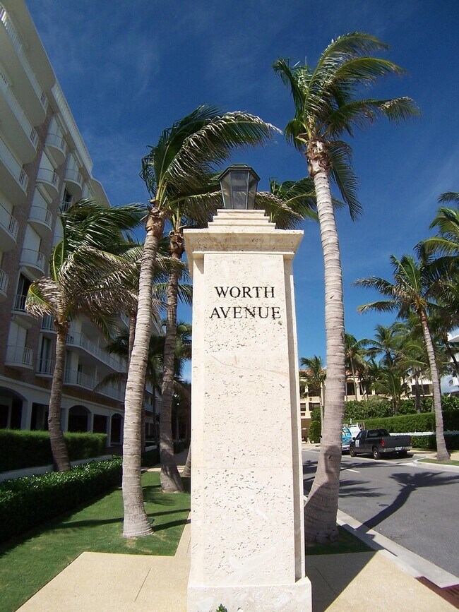 Building Photo - 1216 N Palmway