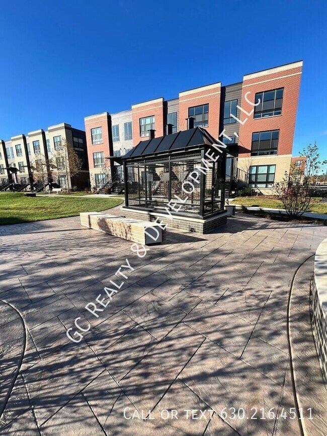 Building Photo - ***MOVE IN SPECIAL - 1/2 MONTH FREE RENT! ...