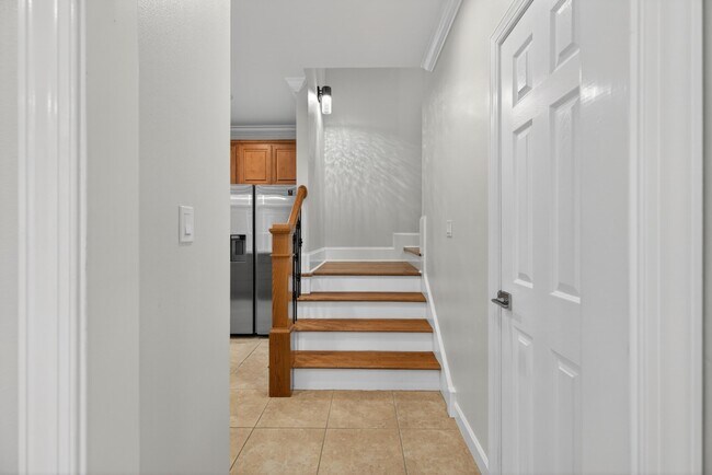 Building Photo - 2019 Pine Island Cir