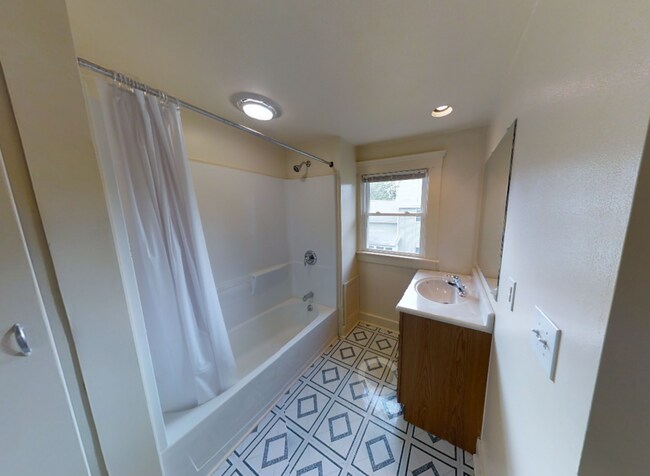 Building Photo - 1102 Packard St