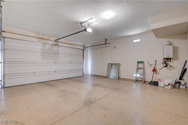 Building Photo - 10512 Mann St