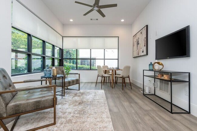 Building Photo - Welcome To The Sophia - Your Perfect Retreat in Historic Druid Hills!