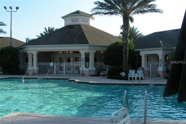 Building Photo - 2411 Silver Palm Dr