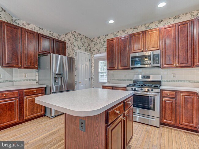 Building Photo - 817 Santmyer Dr SE