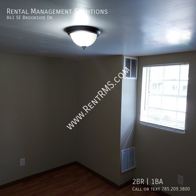Building Photo - 841 SE Brookside Dr