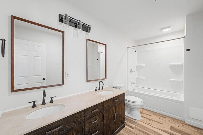 Building Photo - Deavila - Walnut Valley