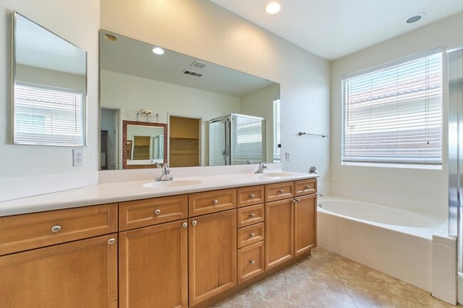 Building Photo - 82950 Vincent Dr
