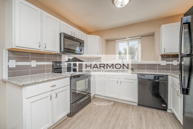 Building Photo - 2138 S Fieldcrest Cir