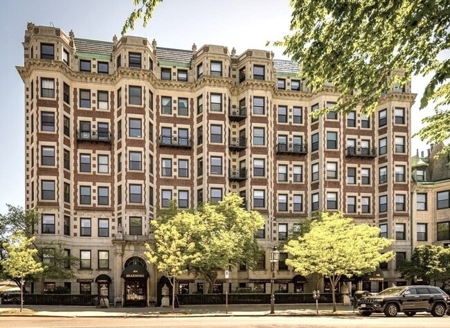 Building Photo - 464 Commonwealth Ave