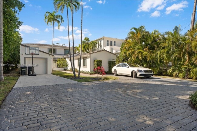 Building Photo - 9380 Bay Dr