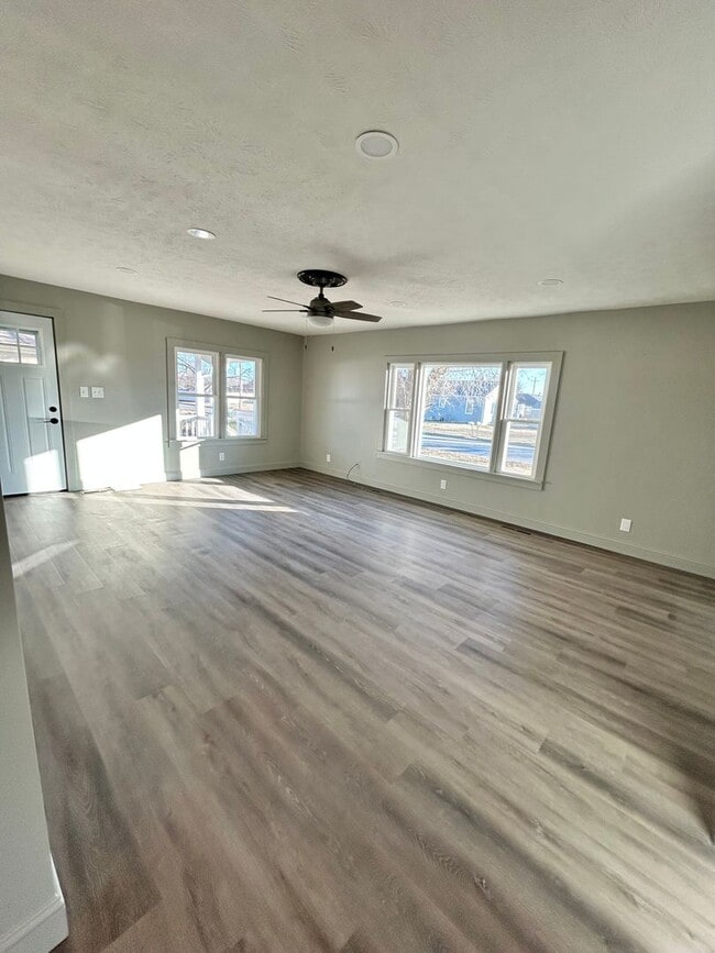 Building Photo - Two Bed, One Bath House