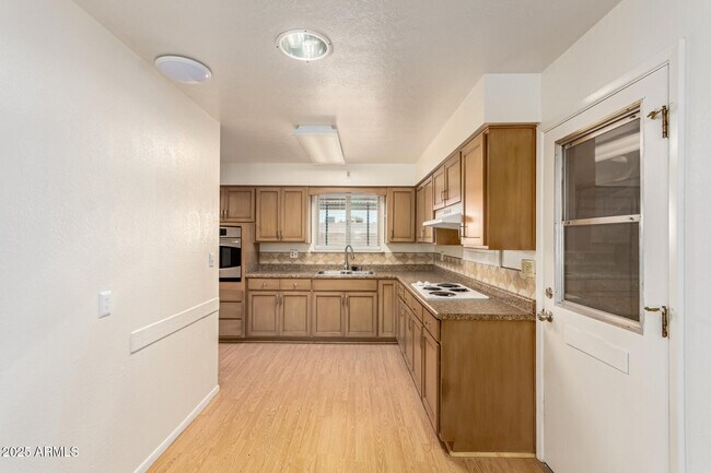 Building Photo - 6224 E Dallas St