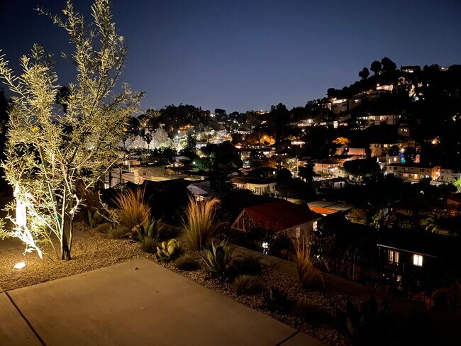 Building Photo - 1744 Redesdale Ave