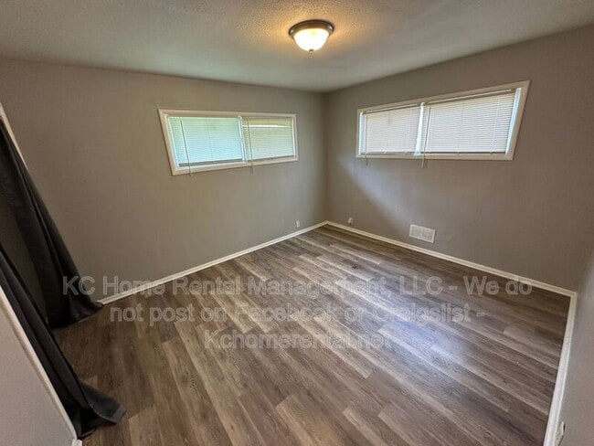 Building Photo - 10812 Newton Ave