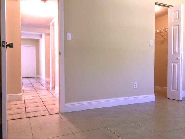 Building Photo - 1005 S Flagler Ave