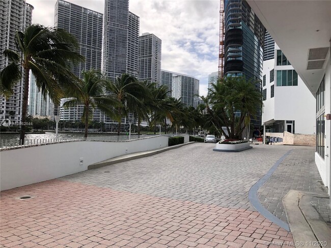 Building Photo - 335 S Biscayne Blvd