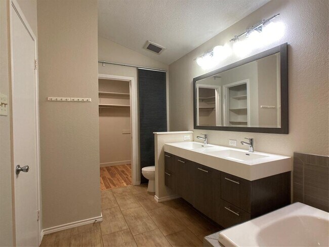 Building Photo - 10420 Bilbrook Pl
