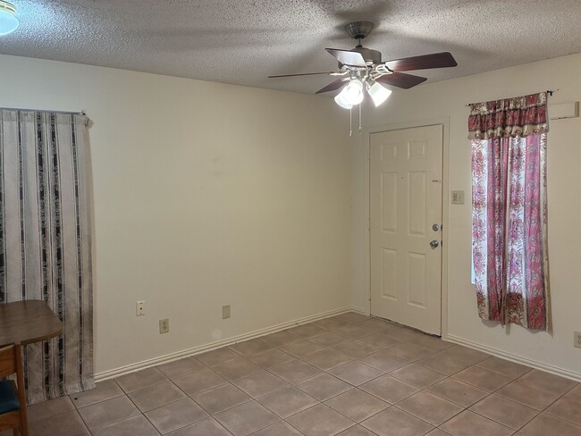 Building Photo - 1219 Truman Ln