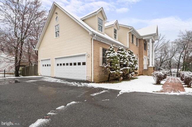 Building Photo - 8330 Westchester Dr