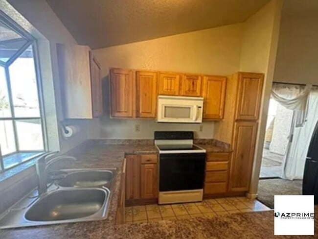 Building Photo - Nice Home