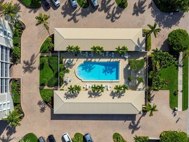 Building Photo - 2750 Gulf Shore Blvd N