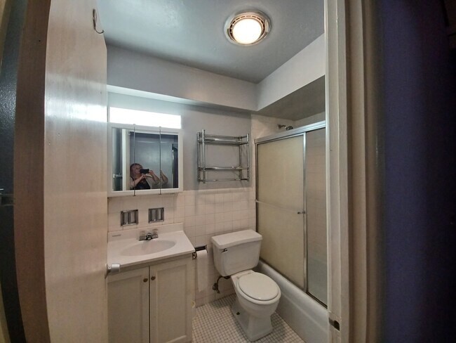 Building Photo - 7320 N Rogers Ave