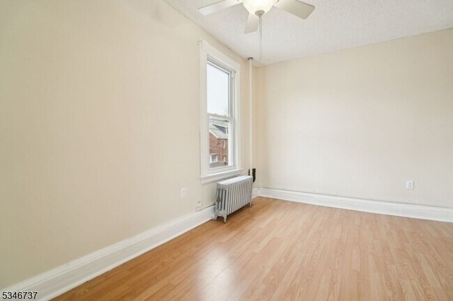 Building Photo - 44 Elm St