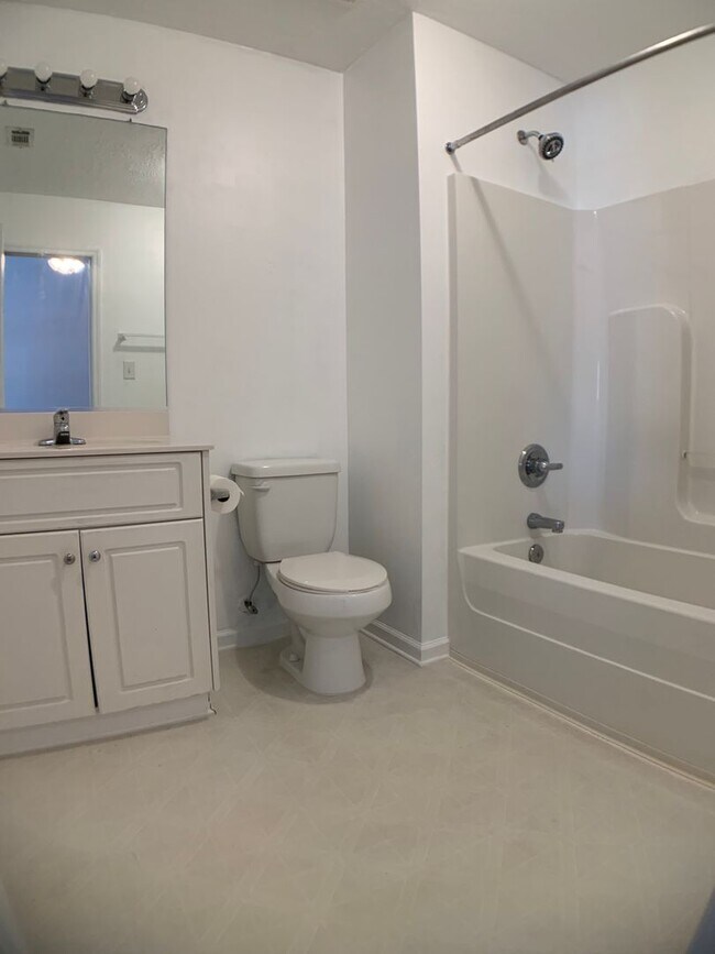 Building Photo - 2 BED, 2 BATH Rental Available in The Villages of Greenbrier