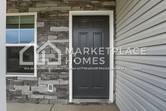 Building Photo - 4151 Hines Ln NE