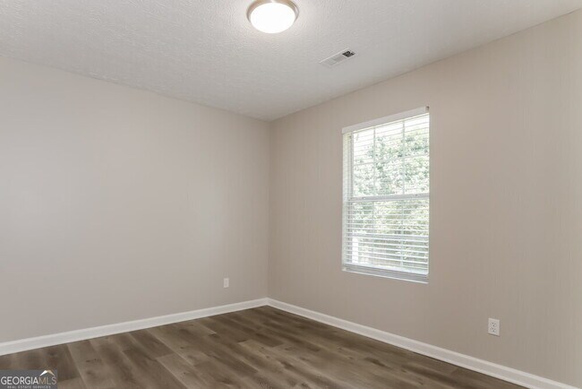 Building Photo - 139 Woodwind Way