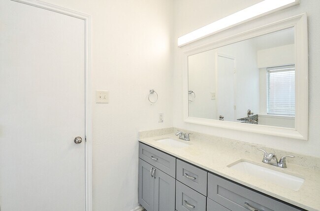 Building Photo - 18142 Sorrell Oaks Ln