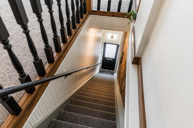 Building Photo - 318 W State St