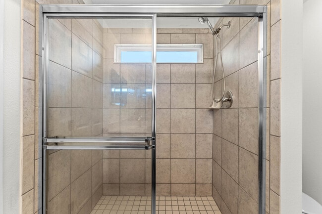 Building Photo - 7948 Edgewood Forest Dr