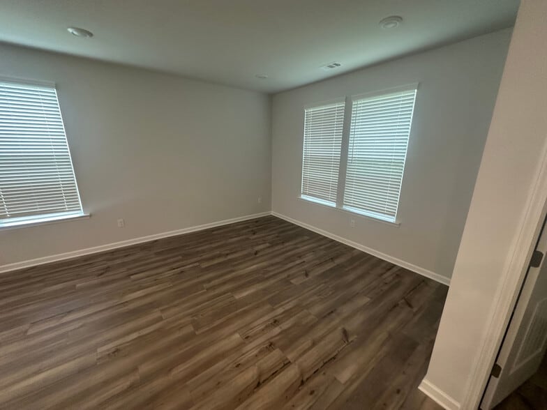 Building Photo - Room in Townhome on Bateman Drive SE