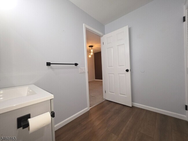 Building Photo - 272 US-206