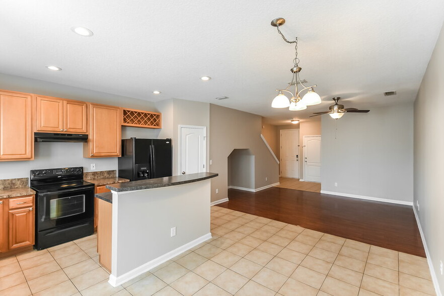 Building Photo - 2326 Sunset Bluff Dr