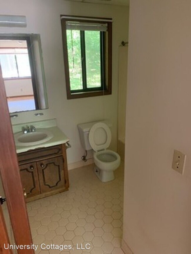 Building Photo - 802 Creekside Dr