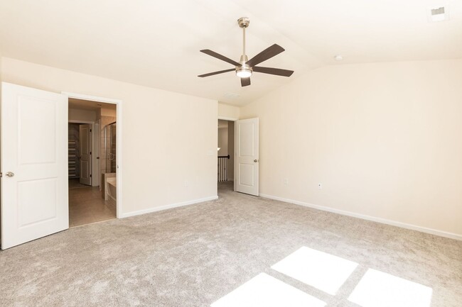 Building Photo - Gorgeous End Unit Townhome!