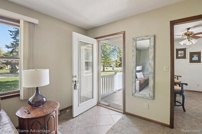 Building Photo - 245 Lynbrook Dr