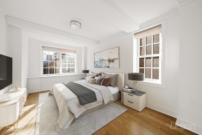 Building Photo - 28 E 10th St