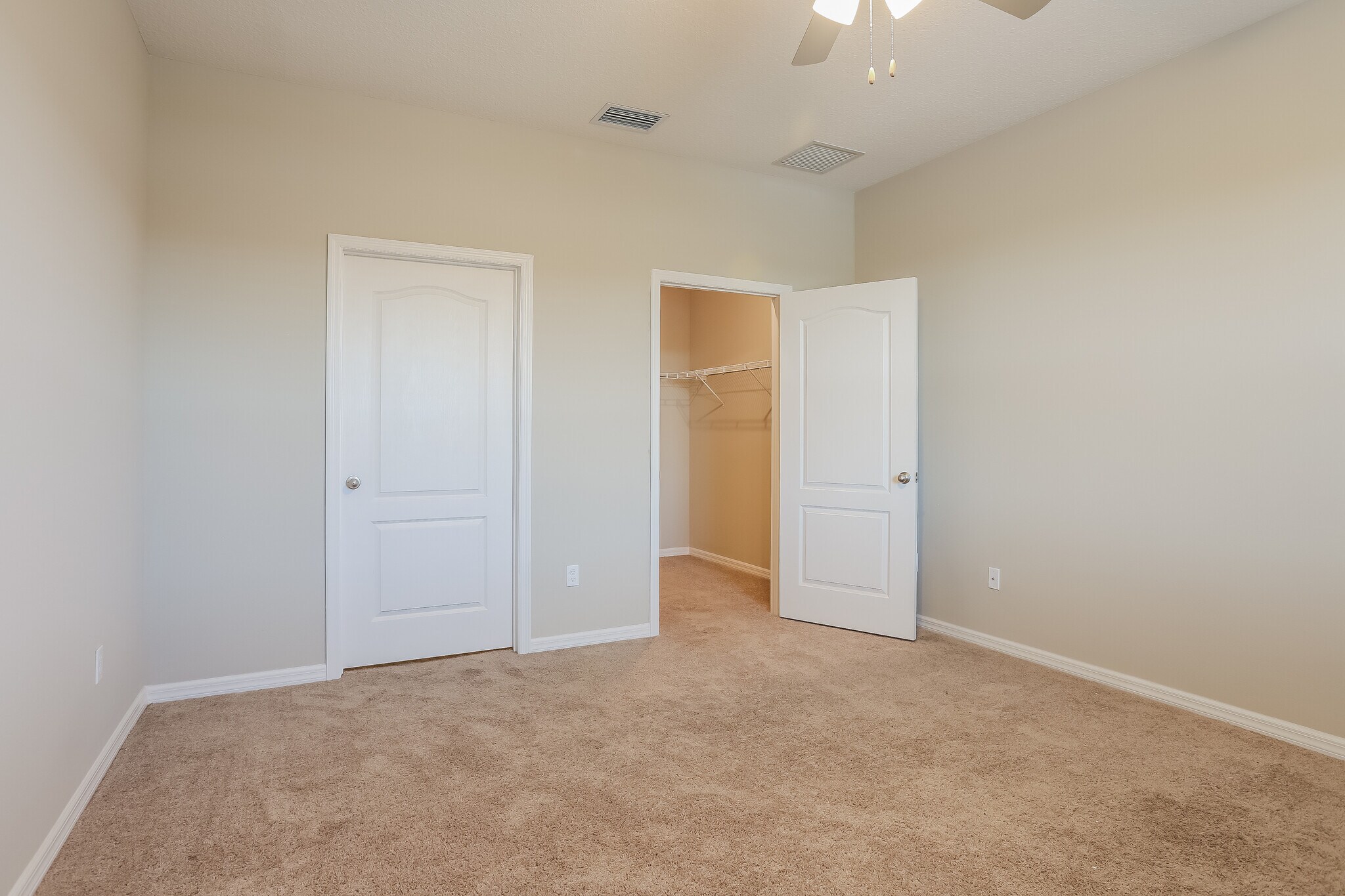 Building Photo - 1715 Party Pl