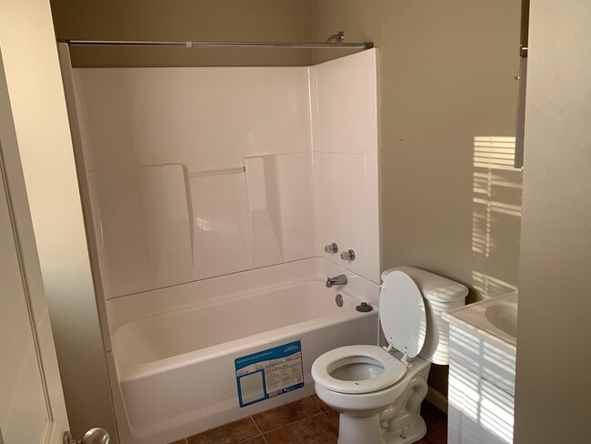 Building Photo - 3bed/2bath Home close to Community Center