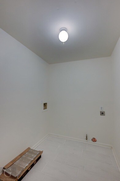 Building Photo - 9478 Poinsettia Dr