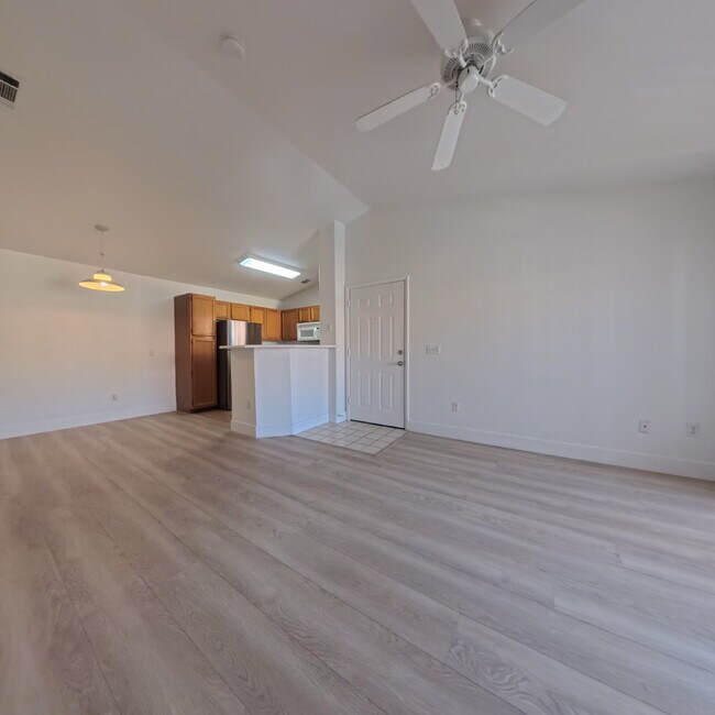 Building Photo - 5415 W Harmon Ave