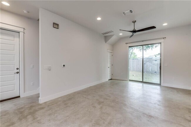 Building Photo - 8411 Bowling Green Dr