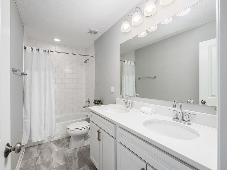 Building Photo - 9222 Ash Grove Dr