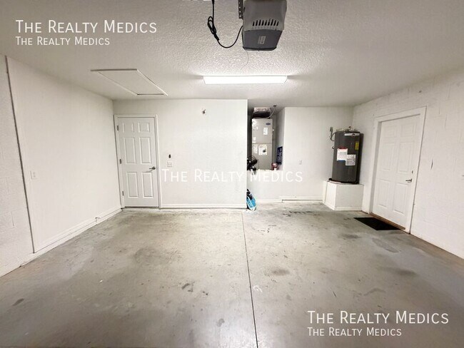 Building Photo - 9432 SE 152nd Pl
